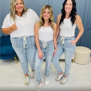 EUC Judy blue jogger style jeans patch pockets stretchy 18W